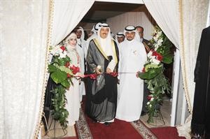 الشيخ احمد الجابر يقص الشريط مفتتحا معرض لكويت عزنا﻿