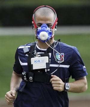 لاعب ايطاليا جيوفينكو يتدرب لكشف حالته الصحية اپ