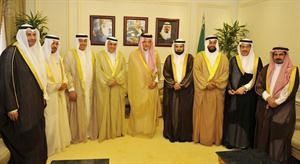 صاحب السمو الملكي الامير سعود الفيصل خلال استقباله الصقر والمطر والدقباسي والوعلان والعجمي والقنصل العام للكويت في مدينة جدة صالح الصقعبي