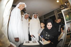 مفرح توقع الديوان تحت انظار الزميل وليد النصف