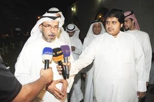 الصيفي مبارك الصيفي متحدثا لوسائل الاعلام
