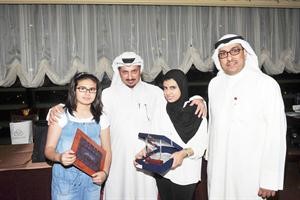 المتفوقتان منال ونورة فهد الموعد مع والدهما ونائب رئيس مجلس الامة جمال سليم 