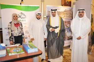 ويتجول بين اجنحة الملتقى	 سعود سالم﻿