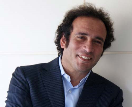 دعمرو حمزاوي