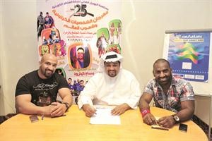 بسام البارود يتوسط محمد جلاكسي ونواف الشريدة في المؤتمر متين غوزال