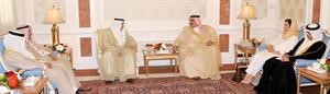 الشيخ خالد ال خليفة خلال استقباله محمد الصقر رئيس لجنة الشؤون الخارجية البرلمانية والوفد المرافق ويبدو سفيرنا لدى المنامة الشيخ عزام الصباح