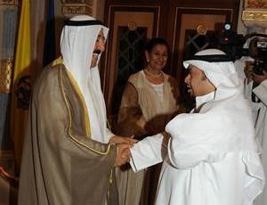 صاحب السمو الامير مصافحا احد الاطفال المعاقين
