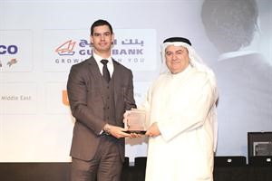 سرور السامرائي يتسلم الجائزة﻿