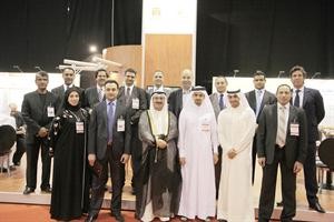 الشيخ مالك الصباح وجابر الانصاري ووليد القدومي في لقطة جماعية مع طاقم المجموعة ومرابحات

