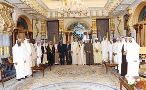 صاحب السمو الامير الشيخ صباح الاحمد لدى استقباله رئيس واعضاء مجلس ادارة الهيئة الخيرية الاسلامية العالمية