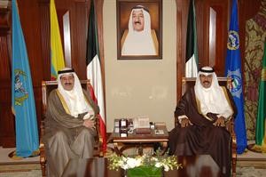 سمو ولي العهد الشيخ نواف الاحمد مستقبلا الشيخ احمد الحمود﻿