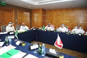 محجرف الحجرف مع الحضور في الاجتماع﻿