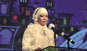 الاعلامية ايمان نجم اثناء الحفل﻿