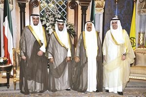 صاحب السمو الامير الشيخ صباح الاحمد مستقبلا دنايف الحجرف ودمحمد الهاشل ويوسف العبيد﻿