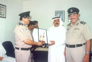 الفريق غازي العمر واللواء د مصطفى الزعابي و الحلواجي ولحظة تكريم