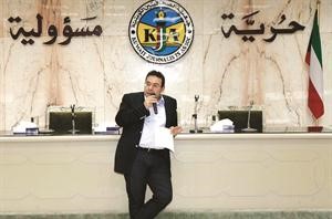 وليد كنفاني متحدثا للحضور
