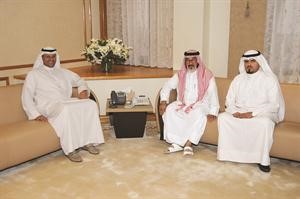 دعلي العبيدي خلال استضافته للزميلين يوسف عبد الرحمن وعبد الكريم العبد الله