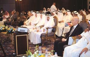 د فاضل صفر في مقدمة الحضور خلال افتتاح مؤتمر دعم وتطوير المشاريع الصغيرة والمتوسطة