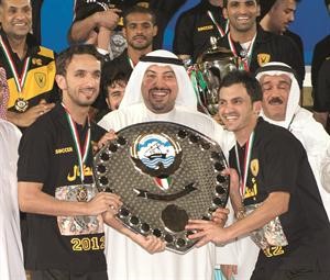الشيخ طلال الفهد بين نواف المطيري وصالح الشيخ 	الازرق كوم﻿