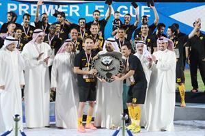 فرحة نجوم الاصفر بختام الدوري واللقب﻿