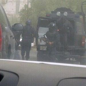 القوات الخاصة تستعد للتعامل مع المدمن المسلح﻿