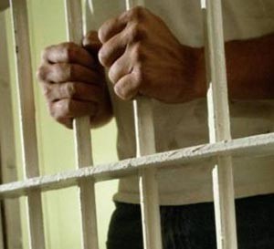 البحث عن مجهولين ألقوا شاباً من علو بعد سهرة حمراء في الرقعي