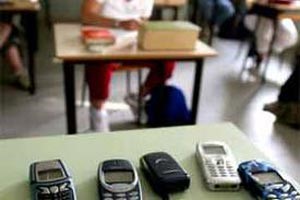 منع استخدام الهواتف النقالة بالمدارس البريطانية
