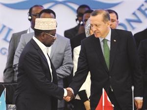 رجب طيب اردوغان مرحبا بالرئيس الصومالي في بداية المؤتمر