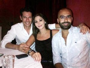 صورة لاليسا مع العارض الايطالي روجير مازيوو اثناء العشاء﻿