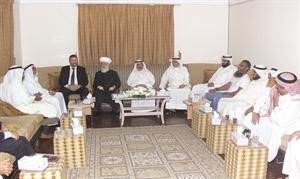 مفتي الجمهورية اللبنانية الشيخ محمد درشيد القباني خلال زيارته لمبرة الال والاصحاب﻿