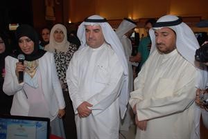 المنيفي تشرح للكندري والهيم اقسام المعرض﻿