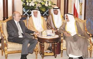 صاحب السمو الامير خلال لقائه وليد جنبلاط
