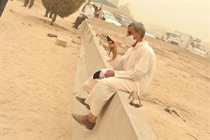  ومصري كان حريصا على الذهاب للتصويت رغم الغبار﻿