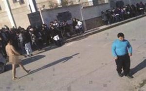 الصورة التي تم تداولها على المواقع الاجتماعية للمصري العاري