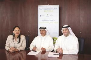 المطوع والكندري يوقعان العقد بحضور المطر
