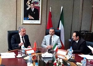 الشيخ مبارك الدعيج خلال توقيع الاتفاقية﻿