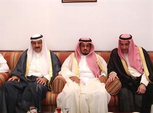 الشيخ فيصل الحمود لدى استقباله الشيخ خالد بن حبيب