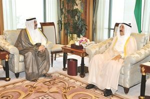 صاحب السمو الامير الشيخ صباح الاحمد مستقبلا الشيخ احمد الحمود﻿