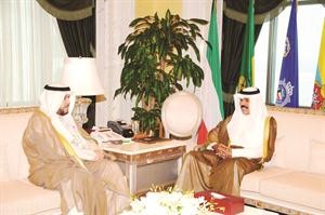 سمو ولي العهد خلال لقائه جاسم العون﻿