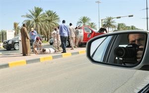 الزميل متين غوزال يلتقط الصورة بكاميرته ويظهر في مراة سيارته 	تعليق وتصوير متين غوزال﻿