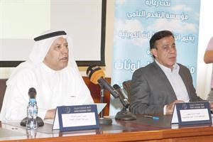 حسين الخرافي ودسامي اليعقوب خلال الندوة﻿