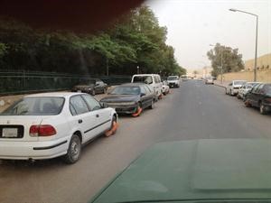 سيارات مكبوحة في الفروانية