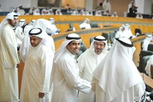 الصيفي مبارك الصيفي ورياض العدساني ودخالد شخير خلال الجلسة﻿