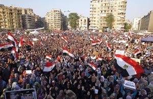 مئات الالاف يتظاهرون في ميدان التحرير في مليونية العدالة امس افپ