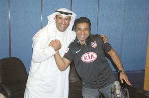 الاعلامي طلال الياقوت والمذيع مايك مبلتع في استديو البرنامج