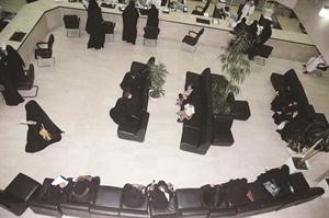 معاملات اسكانية تنجزها المراة الكويتية في بنك التسليف