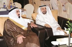 دفاضل صفر ومحمد بن صالح العبيلان في بداية المؤتمر﻿