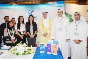 وزير التجارة والصناعة انس الصالح لدى زيارته جناح الخليج للتامين
