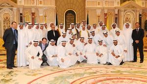 صاحب السمو الامير الشيخ صباح الاحمد وسمو ولي العهد الشيخ نواف الاحمد خلال استقبالهما لوزير الشؤون الاجتماعية والعمل احمد الرجيب والشيخ طلال الفهد ووفد ازرق الصالات﻿