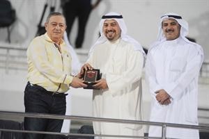 الفهد يتبادل الهدايا التذكارية مع الوفد اللبناني﻿